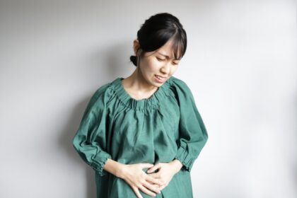 【お腹のはり】の原因と対策｜ガス溜まり？それとも大腸がん？専門医が内視鏡を勧める理由